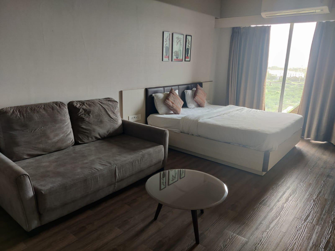 Bedroom 5, SK STAYS , Surat