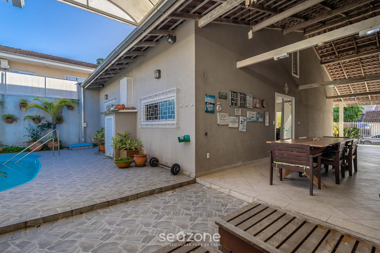 Outdoor dining 4, 2BR House w/ Pool & BBQ in Penha Tzs210, Penha