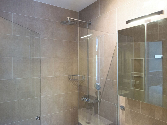 Bathroom 4, Park Central Short Stay, Den Haag