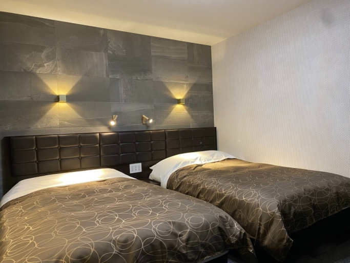 Others 4, Hotel WIN, Imari