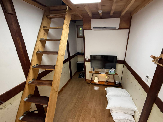 Bedroom 2, Hanok Hanji Gguljam Second House, Jeonju