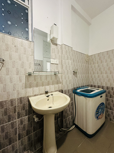 Bathroom 4, Sky Line Guest, Akmeemana