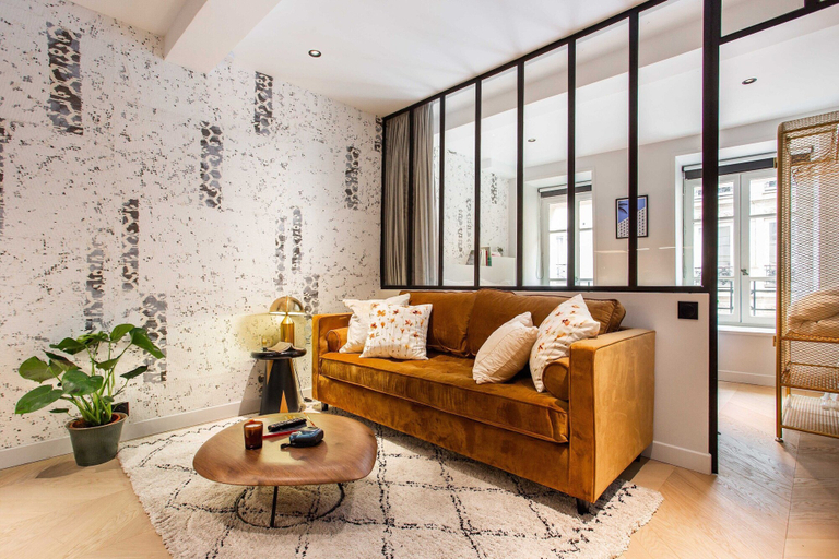 Living area 4, Magnificent 1br/4p Apartment - Montorgueil 4, Paris