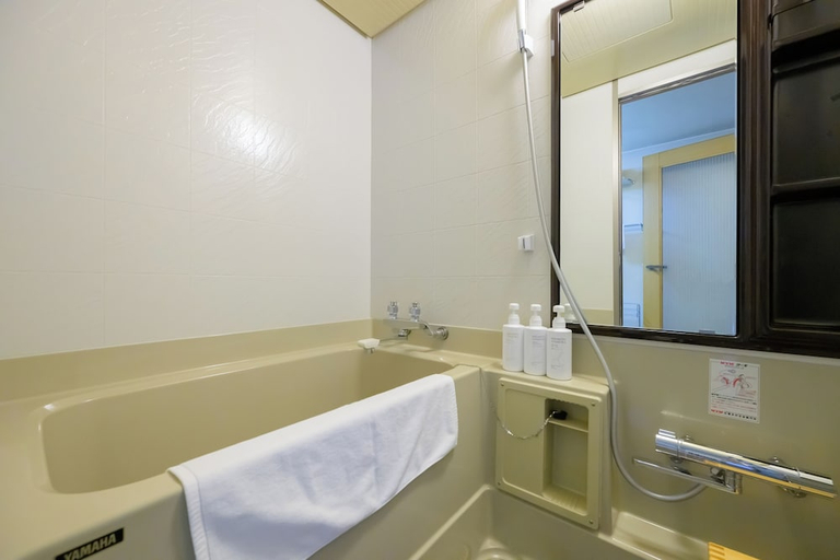 Bathroom 5, Toba Hotel International Shiojitei, Toba