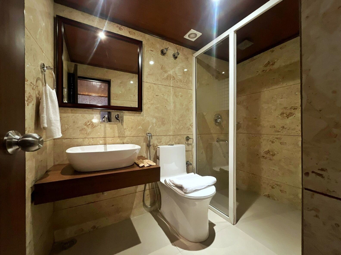 Bathroom 5, Mount Thistle Boutique Hotel, Darjiling