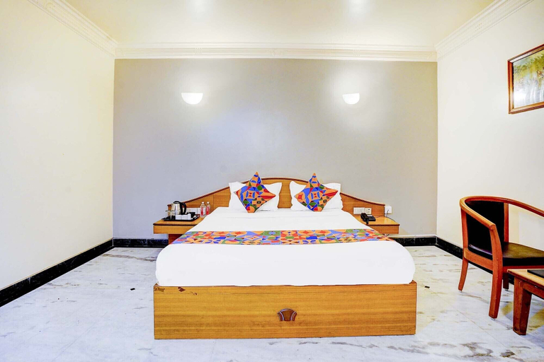 Room 4, Fabhotel Ratna Regency, Pune