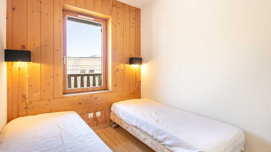Room 5, Cozy Alpine Apartment With Pool, Savoie