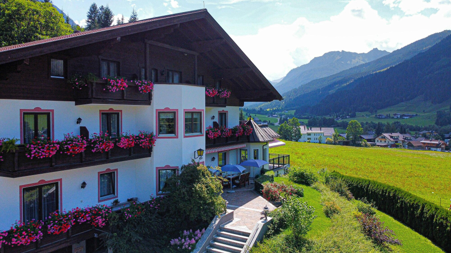 Front of property 3, Hotel Kristall, Sankt Johann im Pongau