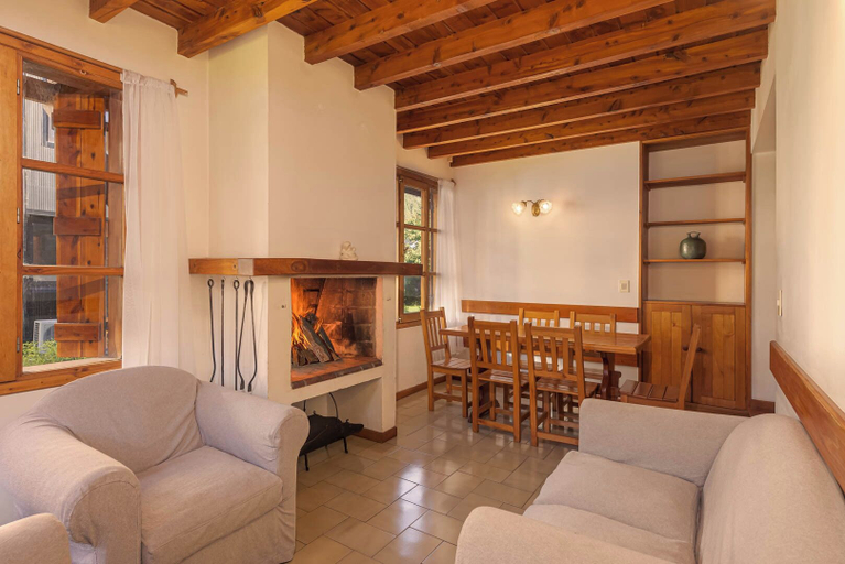 Living area 4, CABAÑA EN EL CENTRO, Lacar
