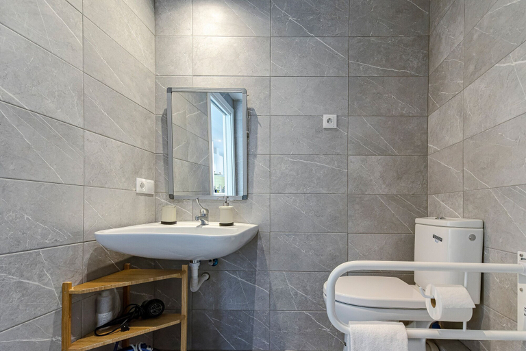 Bathroom 4, Cool Apartments by Olala Homes, Madrid