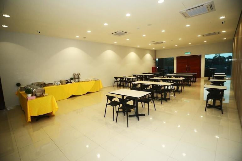 Food & Drinks, スター ウェル ホテル, Lipis