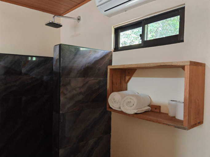 Bathroom 2, La Cuna Inn, Golfito