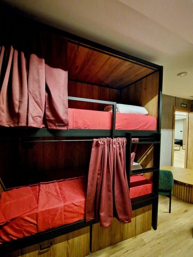 Room 5, Velvet Hostel Business, Madrid