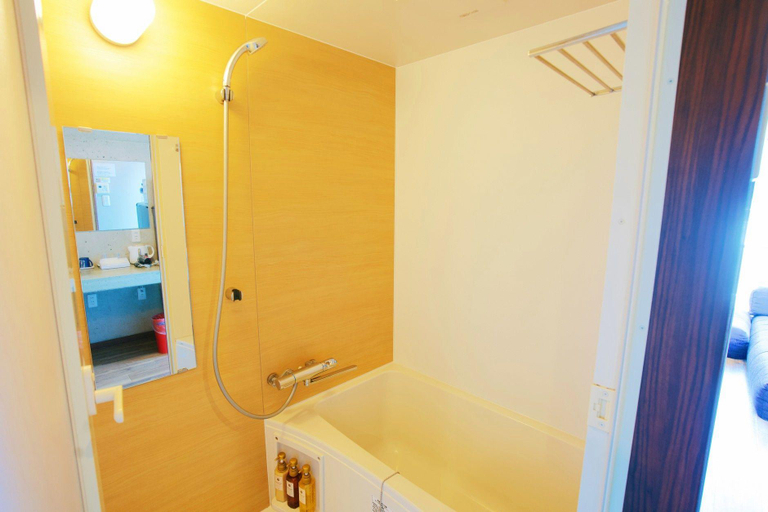 Bathroom 4, Condominio Makishi Annesso, Naha