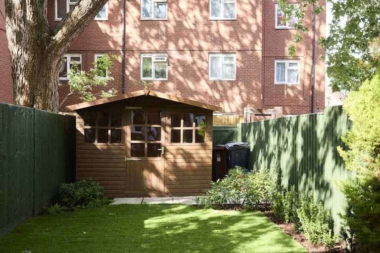 Garden 5, Chiswick Townhouse with Garden & Parking, London