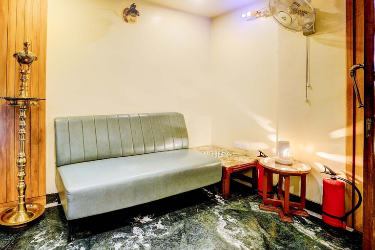 Lobby sitting area 2, Fabhotel Ratna Regency, Pune