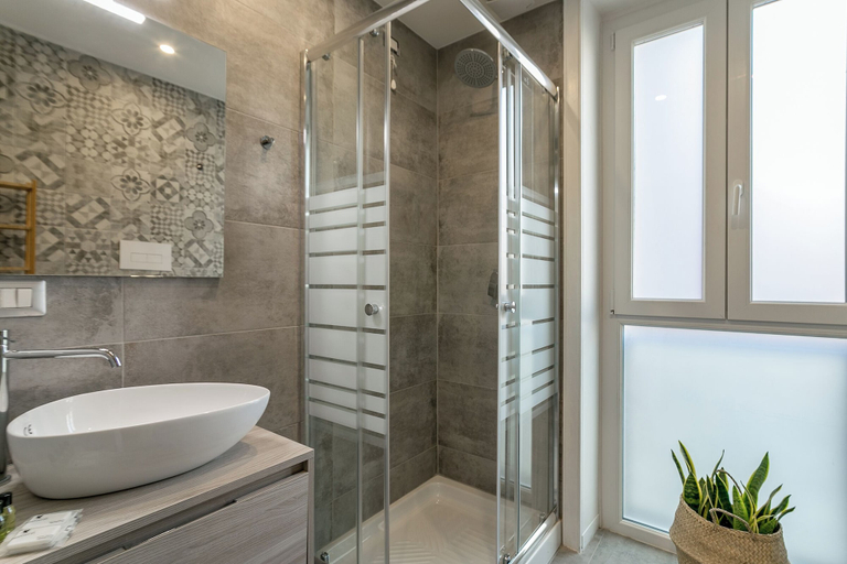 Bathroom 2, Modern Studio with Balcony in Milan, Milano