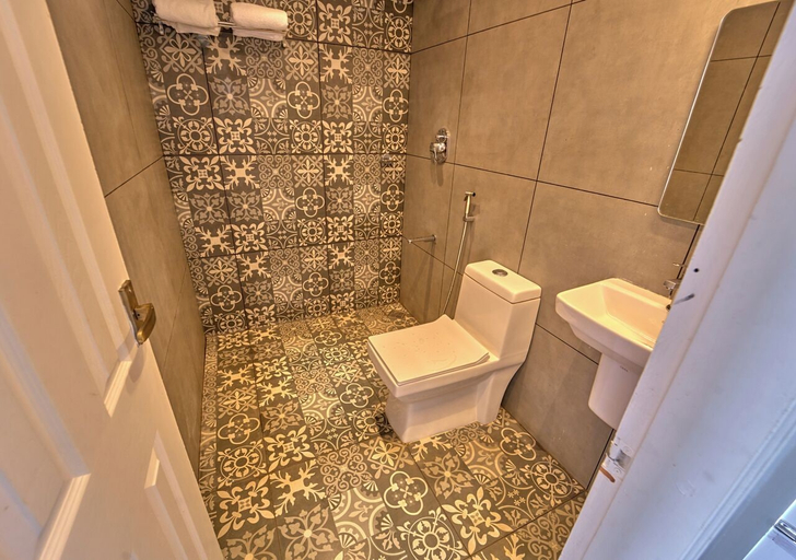 Bathroom 5, Gardenia Kanthalloor by VOYE HOMES, Idukki