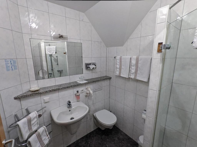 Bathroom, Saaletalstuben Hotel & Gastronomie, Main-Spessart