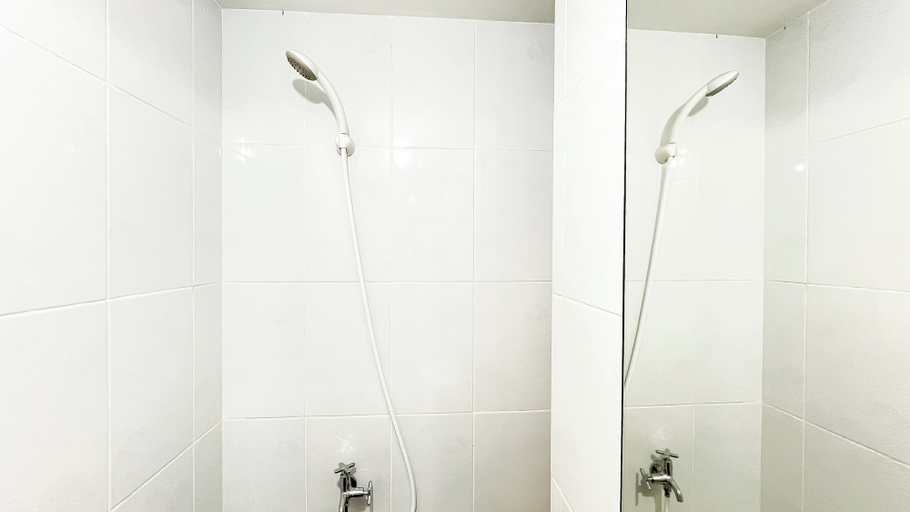 Bathroom 4, Soft Industrial Look Studio At Tokyo Riverside Pik 2 Apartment, Tangerang
