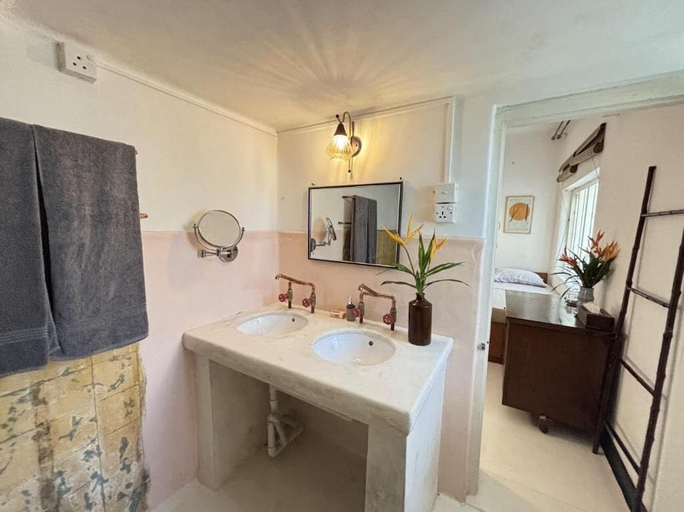 Bathroom 4, Prince of Galle, Galle Four Gravets