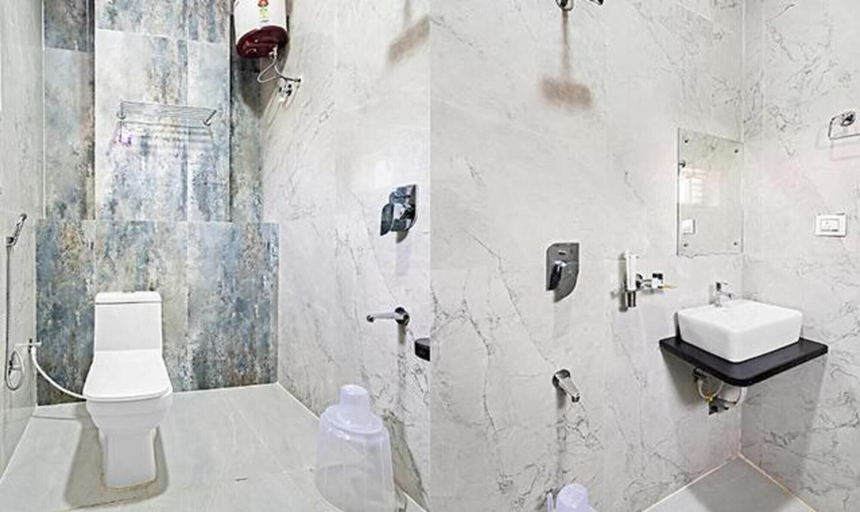 Bathroom 2, Fabhotel Sky Land, Khammam