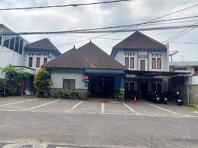 Parking, AMALIA Guest House & Cafe, Malang