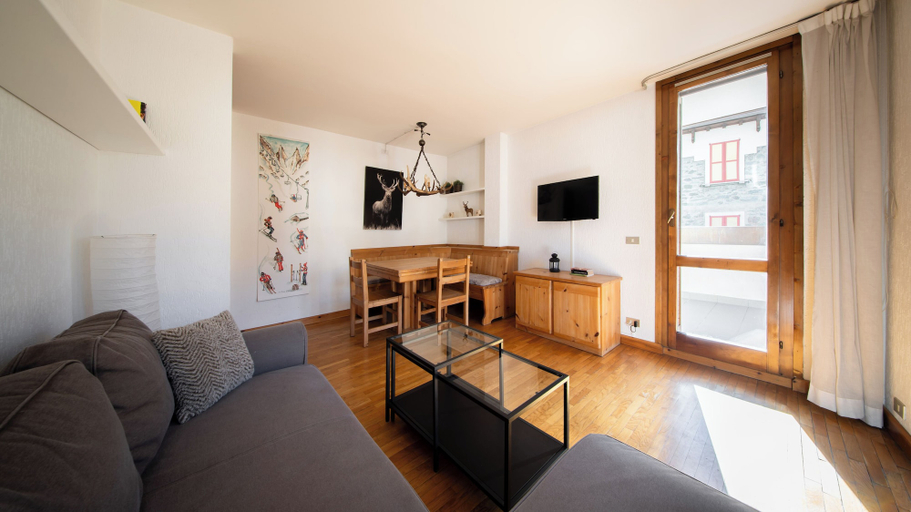 Interior 4, XXV Aprile 6, Sondrio