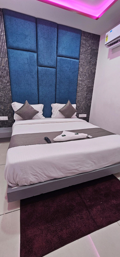 Room 2, Hotel S S Town, Vadodara