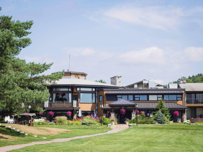 Exterior & Views