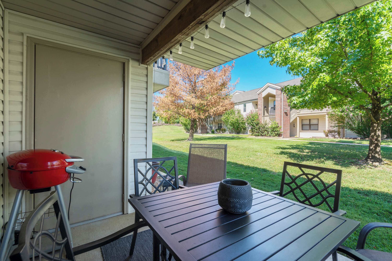 BBQ/picnic area, Coffman Escape Stay for 6, Taney