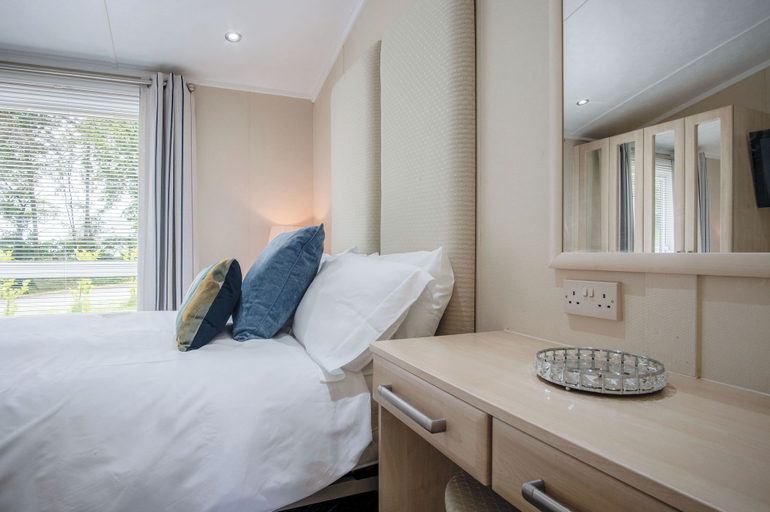 Bedroom 2, 1 Manor Lodge - 3 Bedroom Lodge - Pendine, Carmarthenshire