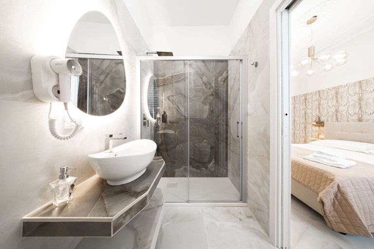 Bathroom 4, Avenue Suites, Bologna