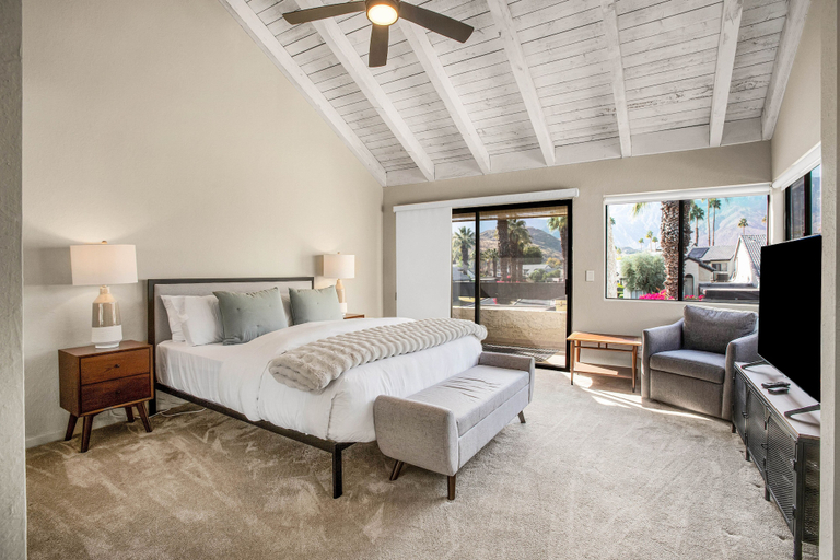 Room 4, Desert Blue River Retreat, Riverside