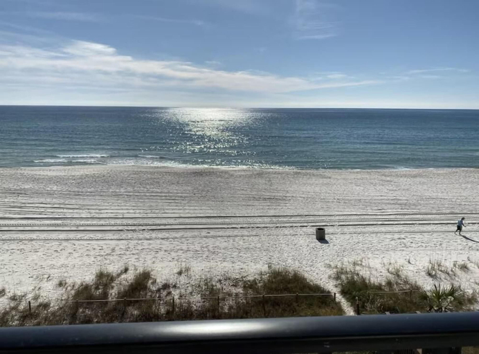 Beach 5, Seachase E301, Bay