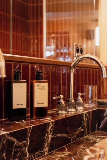 Bathroom amenities, Confidential Room 5, a stone's throw from the Louvre, Paris