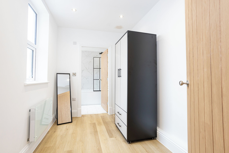 Room 5, Flat 2 15 Longley Road, Salford