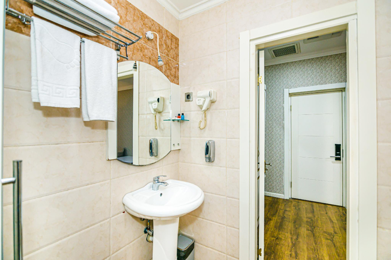 Bathroom 3, Maris Hotel Baku, Baku