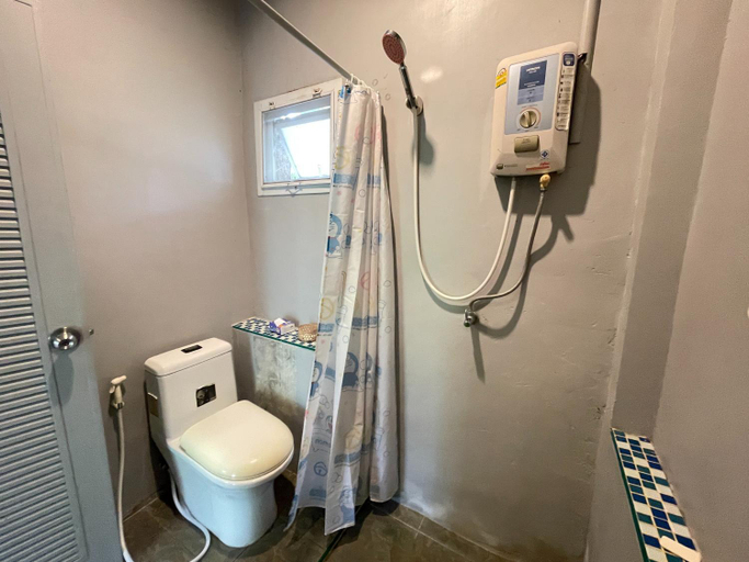 Bathroom 4, キャピタル O 418 サックサイターン リゾート, K. Nikhom Pattan