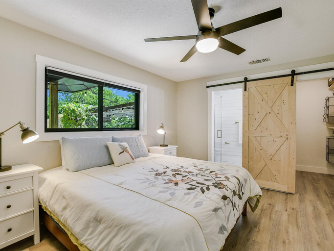 Room 3, Charming Ranch Home Near Dell With Cocktail Pool, Williamson