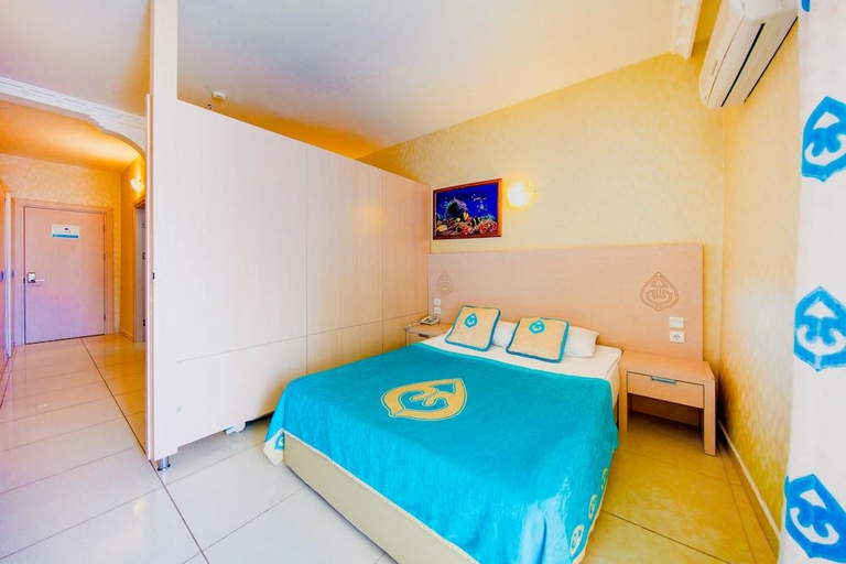 Bedroom 4, Daima Biz Hotel, Kemer