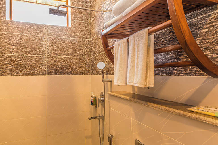 Bathroom 4, Munal and Mayur Resort, Narayani