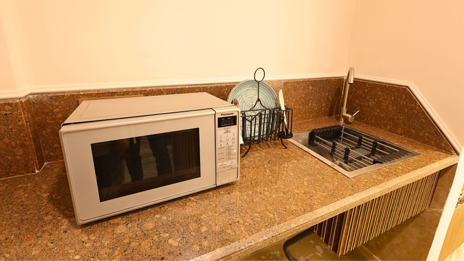 Private kitchen, FlxHo Horizon ONE - Luxury Hotel & Residences Golf Course Road, 2 Min from 42-43 Metro Station, Gurgaon