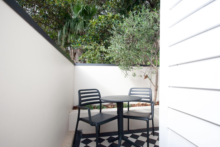 Others 5, Chic and Characterful Studio Apartment, Sydney