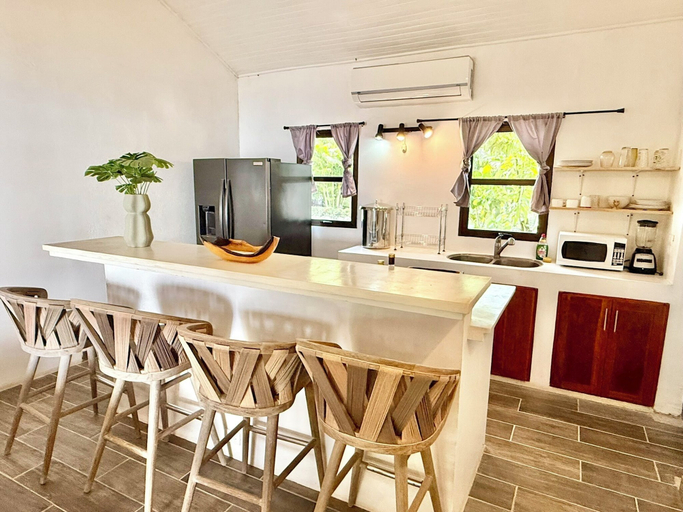 In-room dining, Passion For Surfing Apt Playa Guiones, Nicoya
