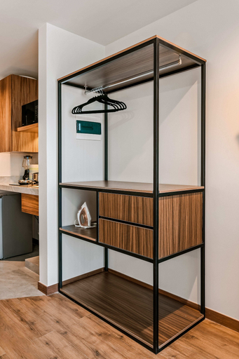 Wardrobe, Suites Álamos by Homirent, Querétaro