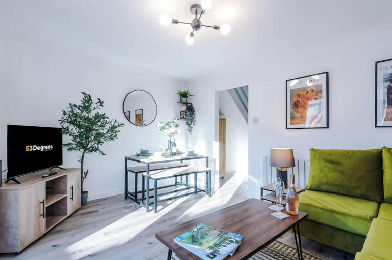 Living area 5, 4 Eversley Park, Cheshire West and Chester