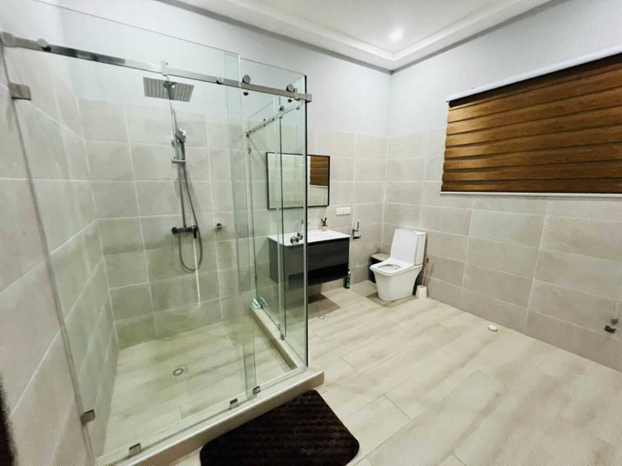 Bathroom, Haven Marwa Apartments, Ga East