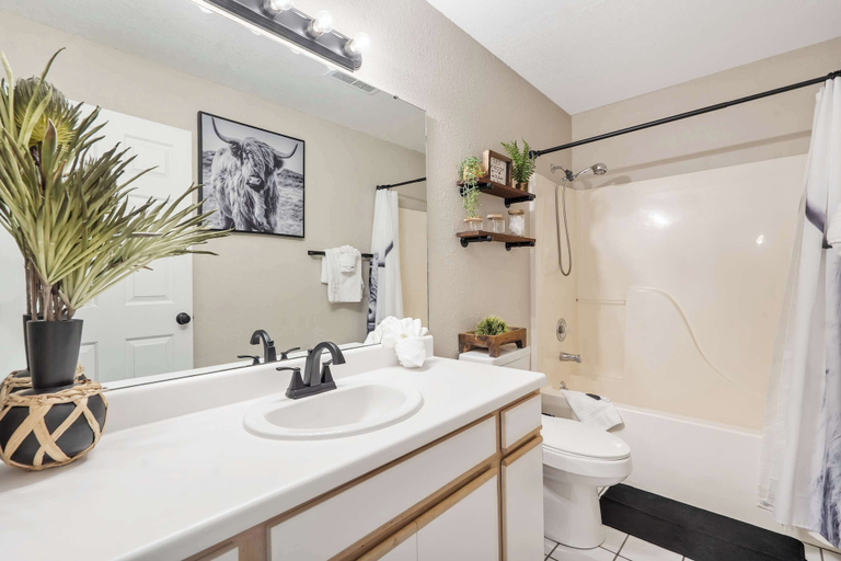 Bathroom 4, Coffman Escape Stay for 6, Taney