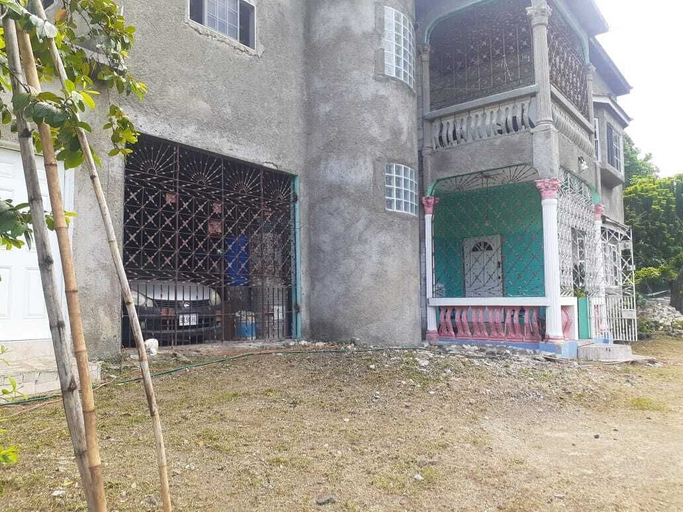 Front of property, Can sleep 7 people with private parking